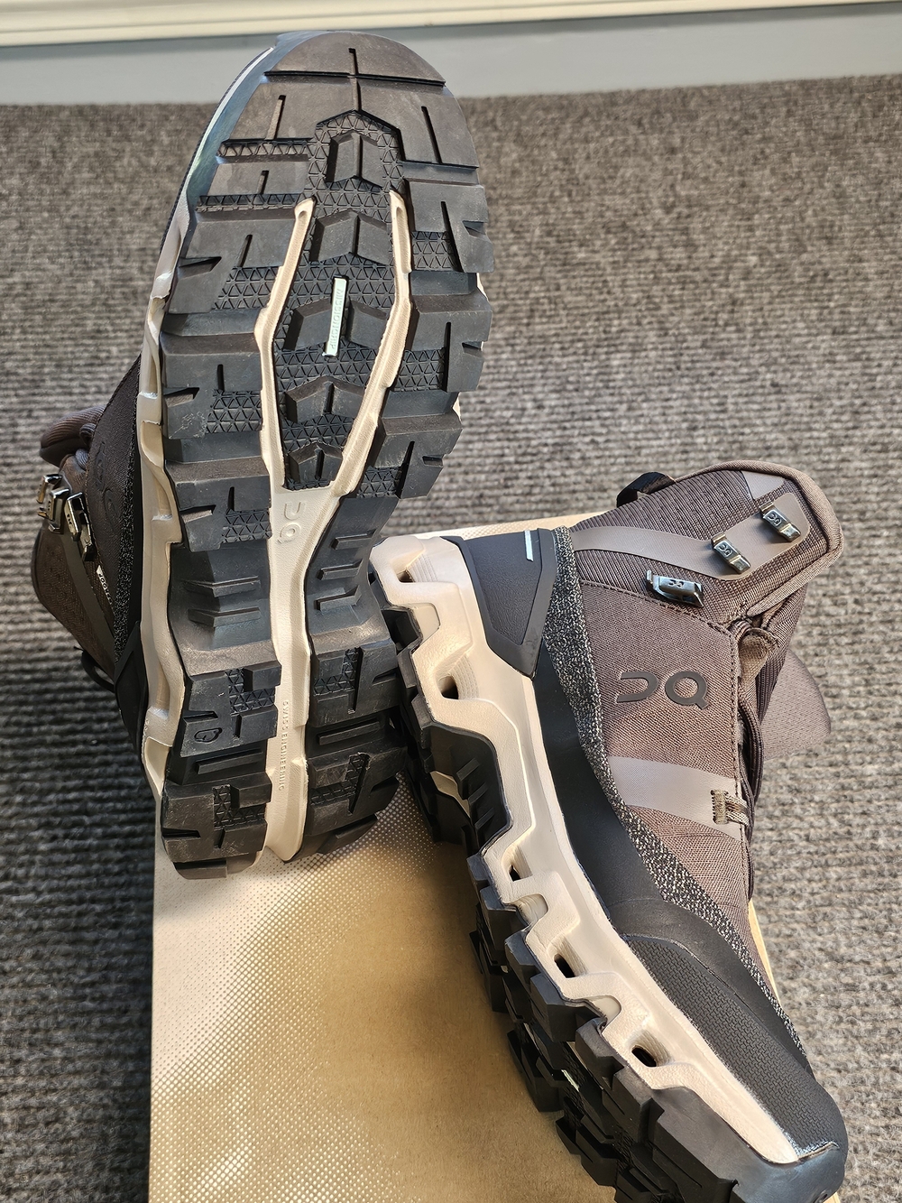 On Running Cloudrock Trek 2 Waterproof Mid Hiking Shoes Brown Size 9 New - Picture 7 of 8